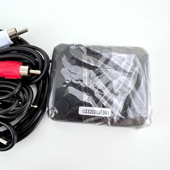 Lavales B06T6 Bluetooth 5.3 Transmitter for TV to 2 Wireless Headphones/Speakers - Picture 3 of 4